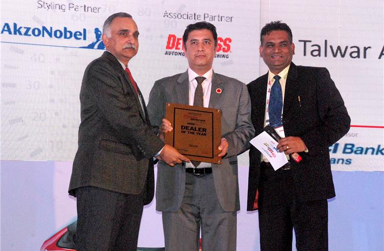 Sudhir Rao and Vivek Sahai present the CSR Initiative award to Lally Motors.