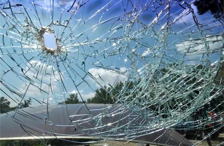 While the discovery is not the silver bullet to all cracked glass, it paves the way to more durable and lightweight materials. (Image:cornerstoneglassrepair.com)