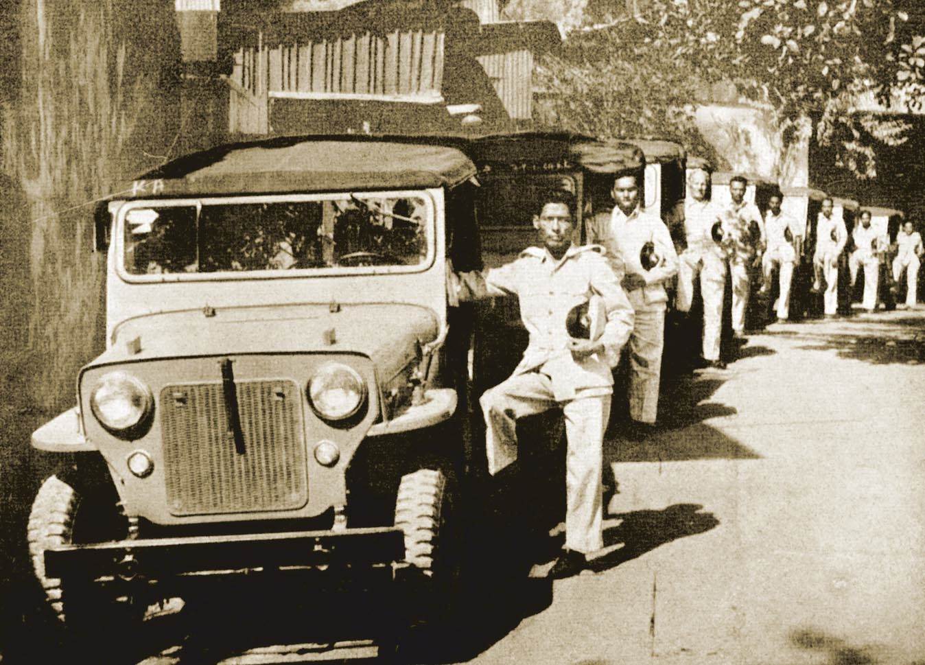 1954-mahindra-jeeps-roll-out-of-the-mazagaon-factory-in-bombay-ready-for-delivery