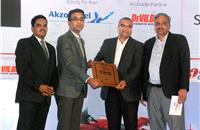 Manish Raj Singhania, Rahul Sharma, and Parvayi Ramesh Babu present the award to Shree Vinayak Motors under the 3-wheeler category.