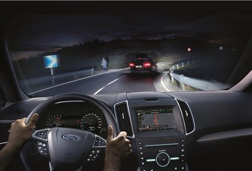 Ford develops new glare-free high beam technology