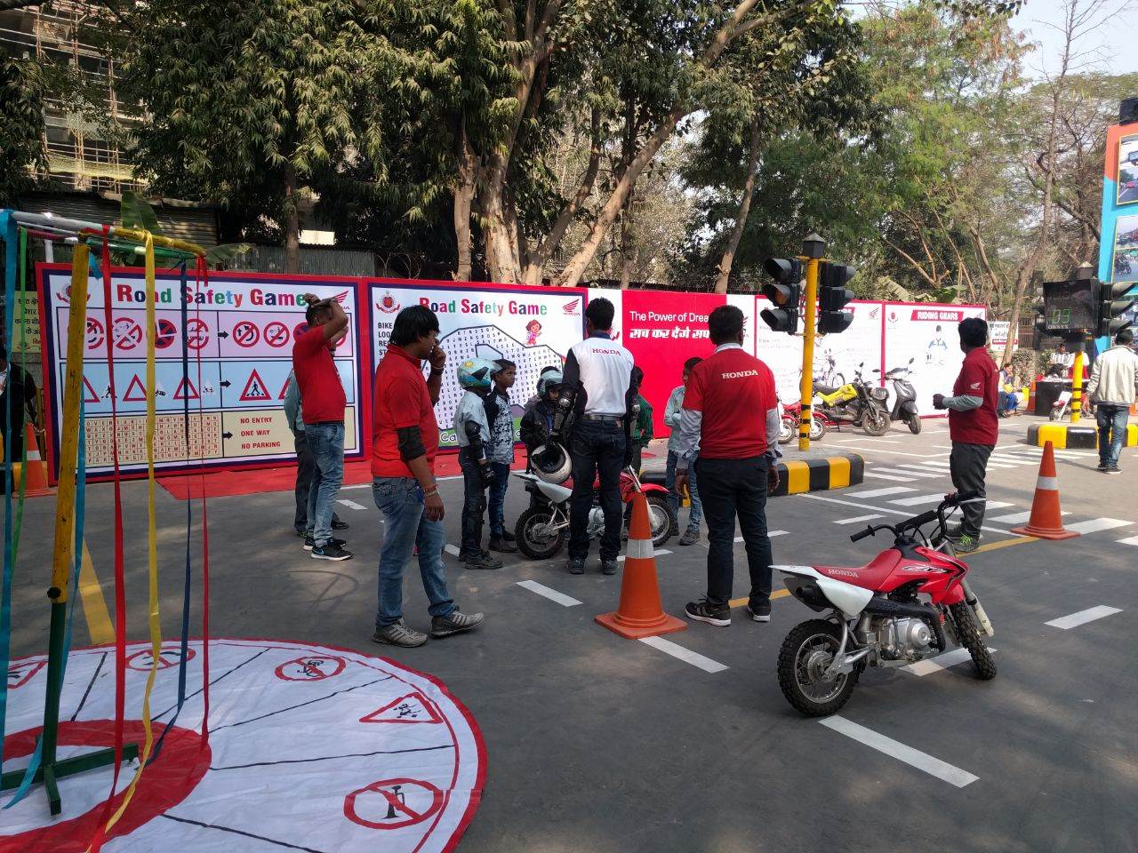 photo-2-honda-in-association-with-delhi-traffic-police-organised-safety-riding-drive-at-iitf-2016