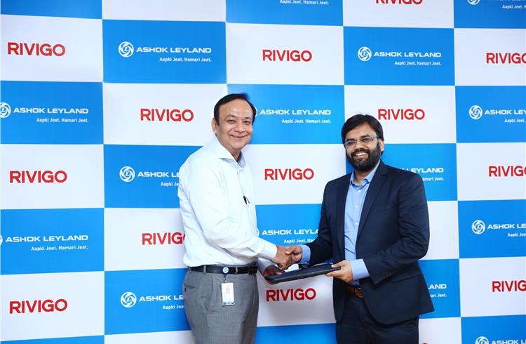 (L-R) Anuj Kathuria, president - Global Trucks, Ashok Leyland with Deepak Garg, founder and CEO, Rivigo signing the agreement.