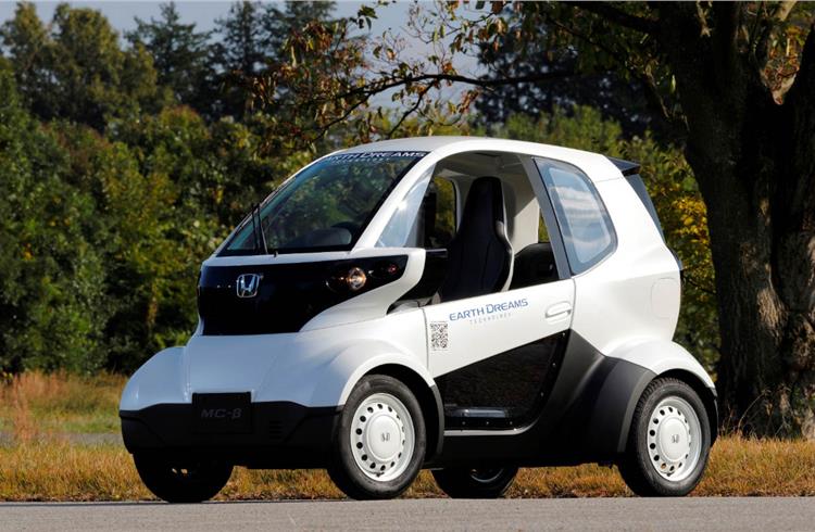 The MC β is a micro-sized short-distance EV commuter concept car..