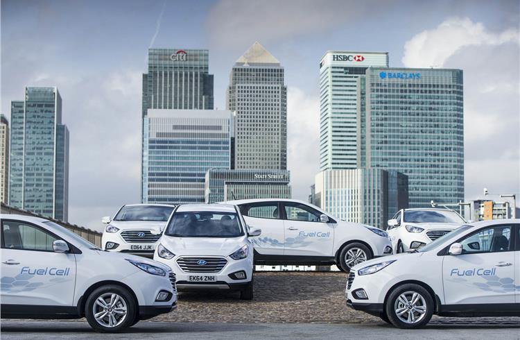 Hyundai delivers first hydrogen fuel cell vehicles to UK customers