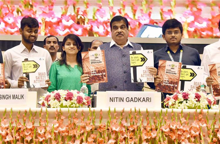 The Union Minister for Road Transport & Highways, Shipping and Water Resources, River Development & Ganga Rejuvenation, Nitin Gadkari releasing the publications, at the inauguration of the 29th Nation