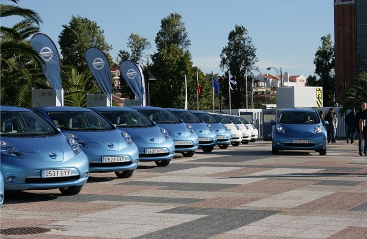 Nissan Leaf sells record 30,200 units in 2014