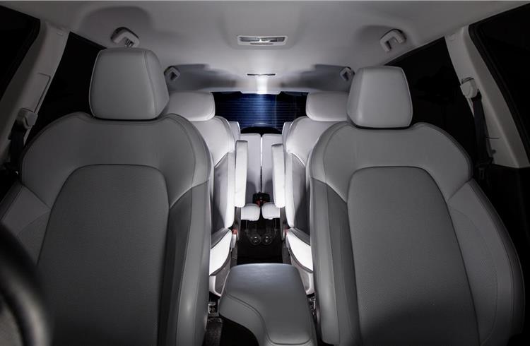 The Hexa concept comes with a six-seat configuration, with two individual captain chairs for each row.
