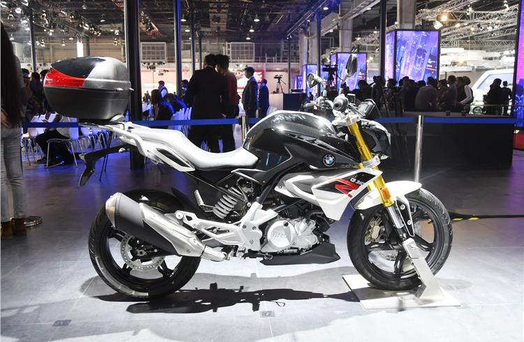 The G 310 R weighs 158kg and is powered by a 313cc, single-cylinder engine with twin-overhead camshafts that develops 33.6hp and 28Nm of torque.