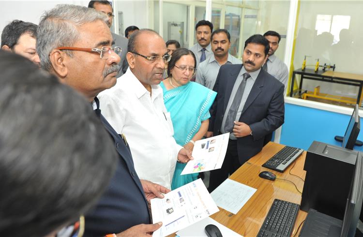 Anant Geete, Minister of Heavy Industries and Public Enterprises, at ARAI's new Homologation and Technology Centre.