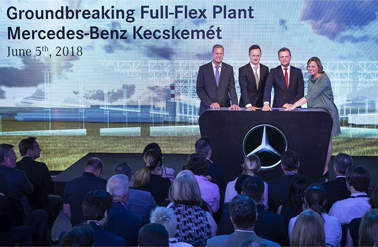 L-R: Christian Wolff, CEO Mercedes-Benz Manufacturing Hungary Kft. and site manager Mercedes-Benz Kecskemét plant; Péter Szijjártó, Minister of Foreign Affairs and Trade of Hungary; Markus Schäfer, Member of the Divisional Board of Mercedes-Benz Cars, Production and Supply Chain; Klaudia Szemereyné Pataki, Mayoress of the city of Kecskemét.