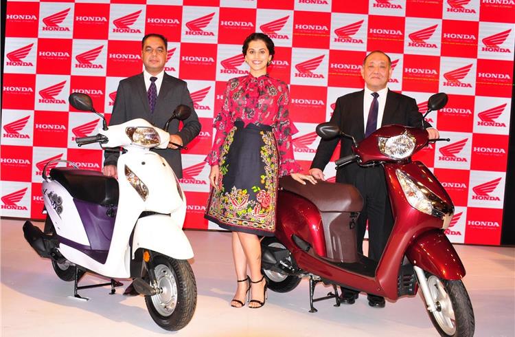 HMSI’s Y S Guleria (left) and Keita Muramatsu, president and CEO, HMSI and Honda Motor India (right) with brand ambassador Taapsee Pannu at the launch of the new Activa-i and Aviator.