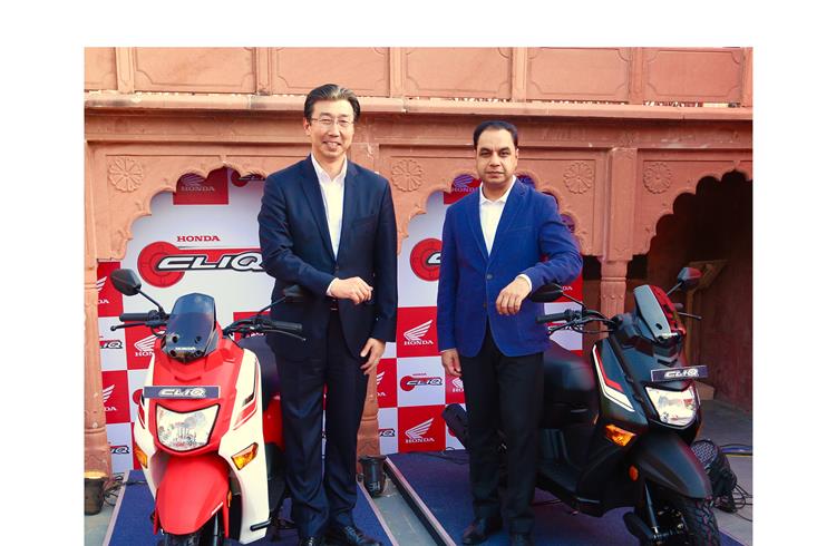 Minoru Kato, President & CEO, Honda 2Wheelers and Y.S. Guleria, Sr. Vice President, Sales & Marketing launches new 110cc two-wheeler CLIQ.