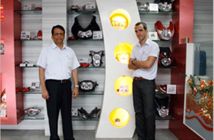 Rinder lights up Bajaj, TVS