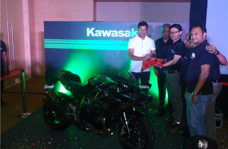 Handing over keys to first customers by Shigeto Nishikawa, deputy managing director, India Kawasaki Motors