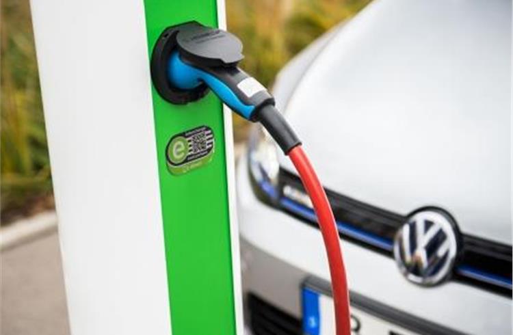 Pure electric and plug-in petrol-electric hybrids to be produced by 2020.