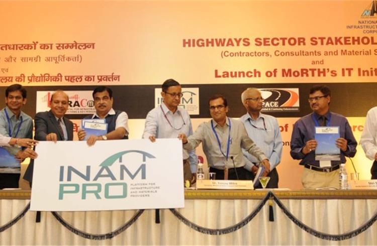 Union Minister for Road Transport & Highways and Shipping, Nitin Gadkari launching the IT Initiative at the Highways Sector Stakeholders Meet, in New Delhi on May 16, 2016. Image: Press Information Bu