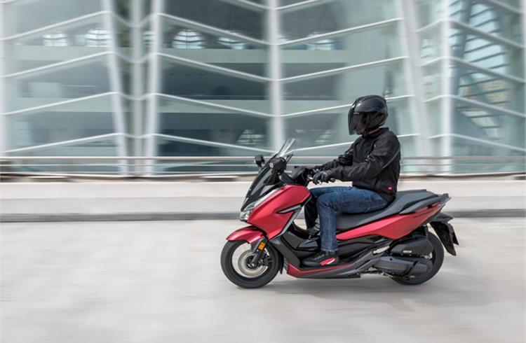 Honda reveals premium 2018 Forza 125 scooter