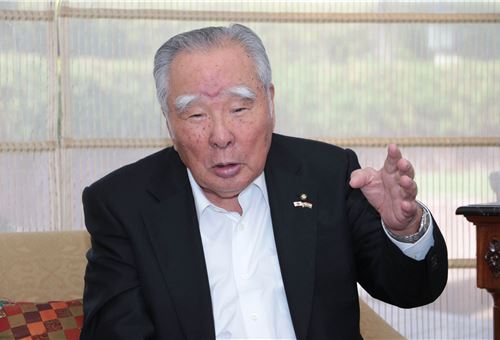 Osamu Suzuki favours emission reduction over ban