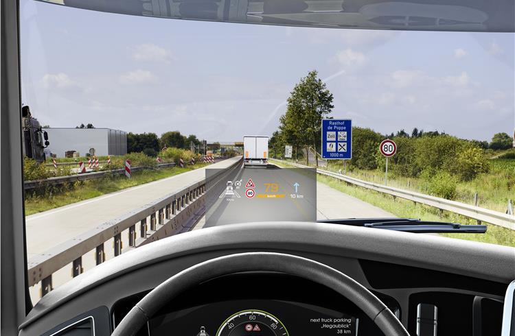 The HUD for CVs is available as a windshield HUD or as a combiner HUD with the display in the upper or the lower field of view for confined spaces with more steeply curved windshields.