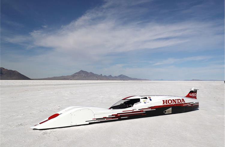 The team broke the FIA record mark with a run of 227.776 mph on the first day of the shootout, then went quicker on subsequent runs until officially topping out at 261.875 mph (1 mile), 261.966 mph (1