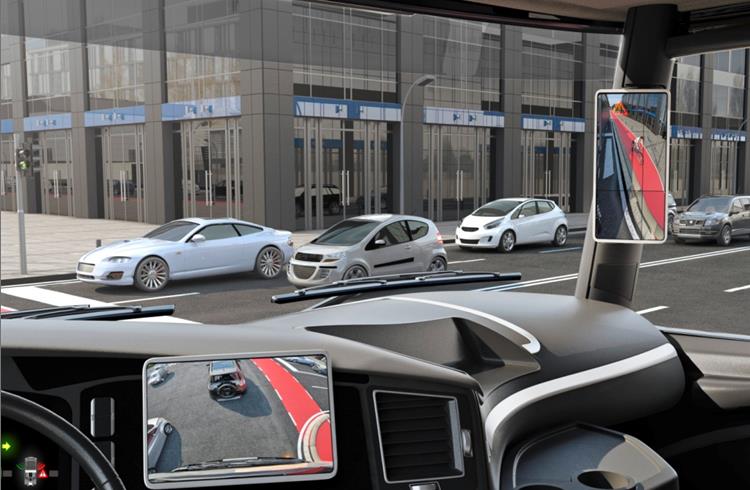 A plus in safety – in the display on the A-pillar, Continental merges the various camera shots into one image, enabling drivers to view the entire vehicle environment. The central display shows the area of the front mirror.