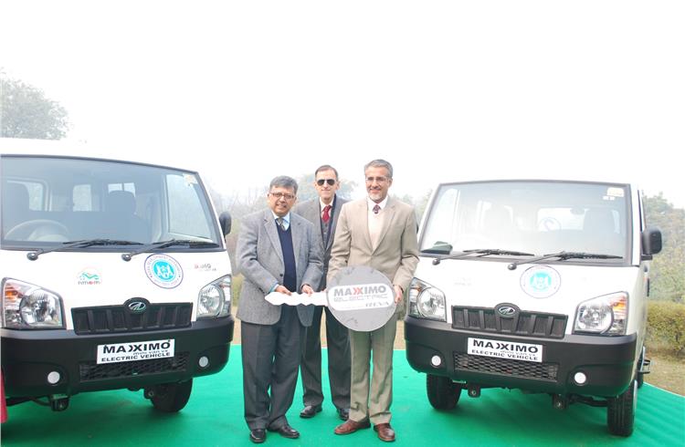 L-R: Pradeep Bhatnagar, chairman, Agra Development Authority, gets the keys to the electric Maxximo Vans from Chetan Maini, CEO, Mahindra Reva, in the presence of Rajan Katoch, secretary, Ministry of 