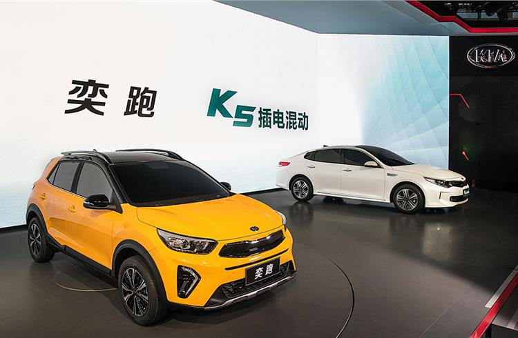 L-R: Kia Yi Pao and Kia K5 plug-in hybrid