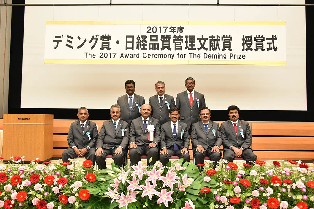 image-1-ashok-leyland-team-at-the-2017-award-ceremony-of-the-deming-prize-in-japan