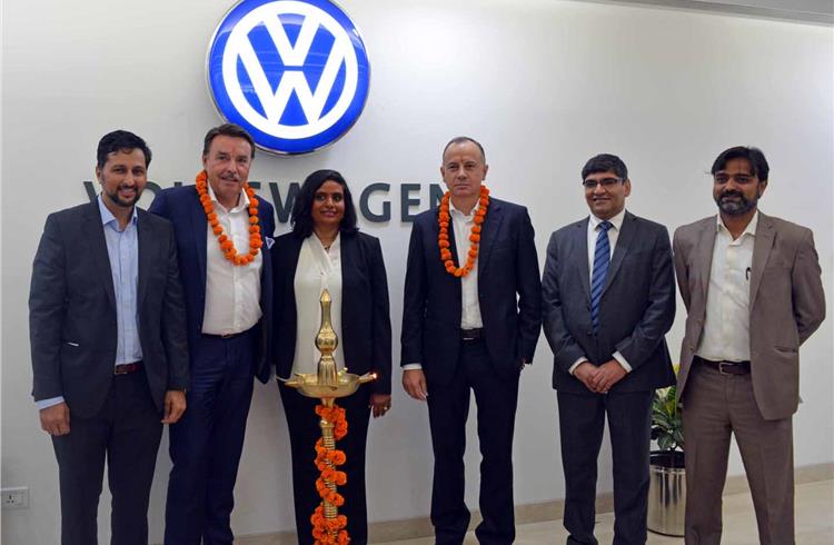 Dr Martin Hofmann, Volkswagen AG CIO and Dr Uwe Matulovic, Head of the Management Board of Volkswagen Group IT Services, with top management of VW Volkswagen IT Services India.
