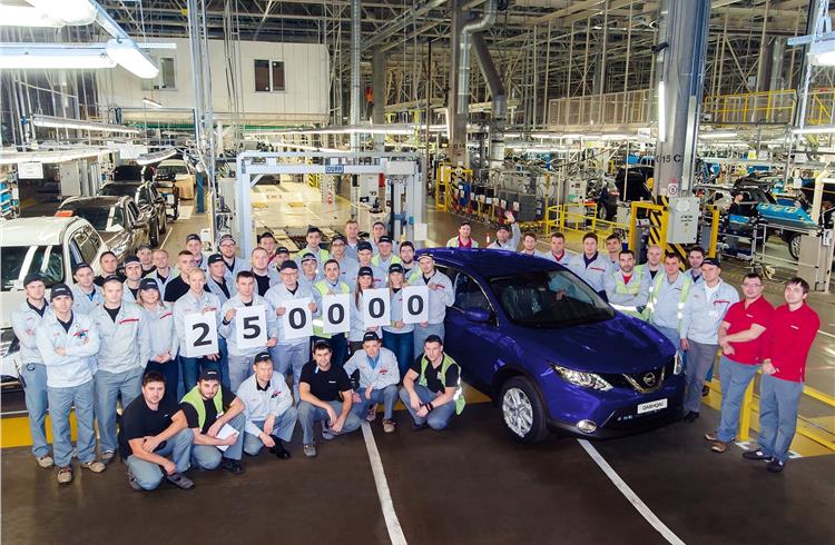 The landmark vehicle was a blue Nissan Qashqai 2.0L 4WD CVT, the latest milestone for the plant workforce, who this year celebrated the 10th anniversary of the St. Petersburg site.