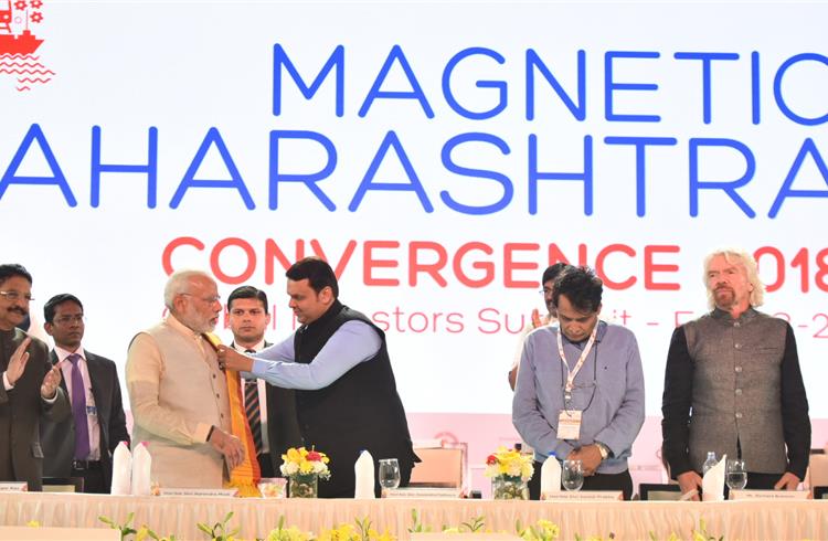 Prime minister Narendra Modi being welcomed by Maharashtra chief minister, Devendra Fadnavis at the 'Magnetic Maharashtra: Convergence 2018'  conference in Mumbai. (PIB)