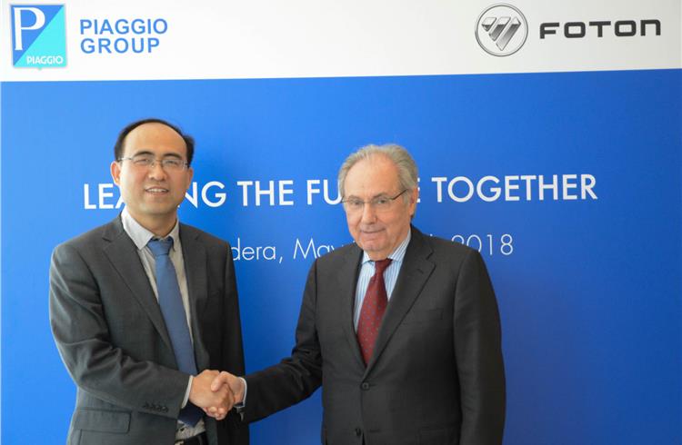 L-R: Chang Rui, vice-president of Foton Motor Group and president of Foton International, and Roberto Colaninno, chairman and CEO of Piaggio, seal the deal to manufacture a new range of LCVs.