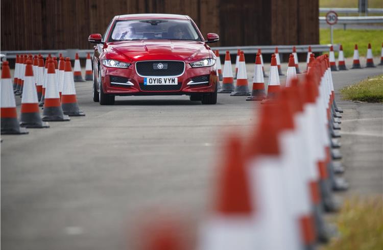 Jaguar Land Rover Roadwork Assist.