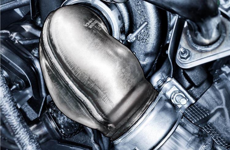 Cobra head-shaped turbo exhaust helps Ford engine breathe better