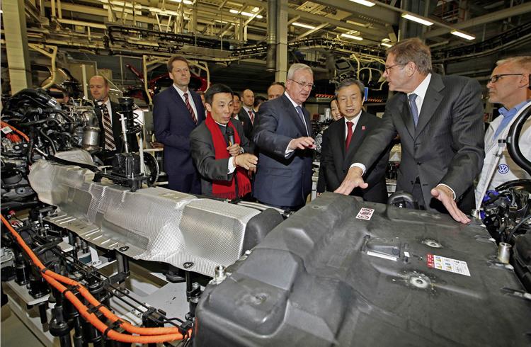 The Volkswagen Group’s Prof. Dr. Martin Winterkorn and Prof. Dr. Jochem Heizmann, with Ma Kai, vice-premier, People's Republic of China, at the Golf assembly at Volkswagen plant in Wolfsburg.