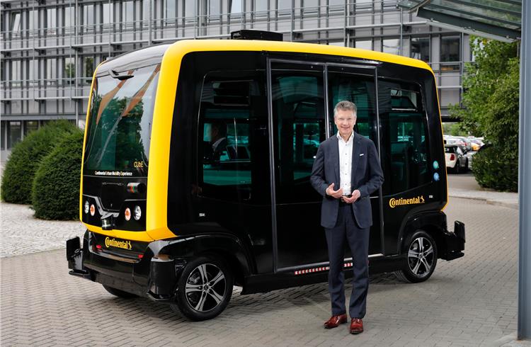 Continental CEO Dr. Elmar Degenhart and Continental’s CUbE robo-taxi.