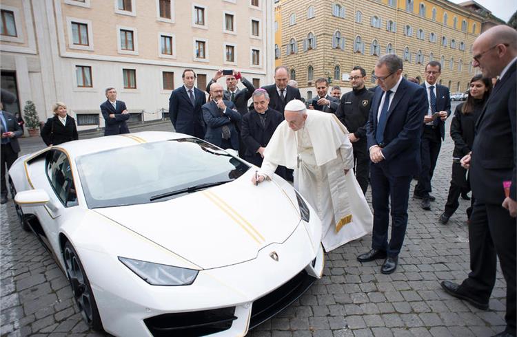 Lamborghini creates special Huracan for the Pope