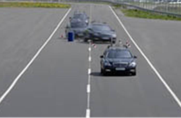 Mercedes  tests safety on autopilot