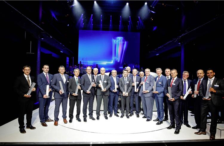 Matthias Müller, CEO of Volkswagen Aktiengesellschaft, and the Volkswagen Group Award winners of 2017 at a ceremony held in Berlin on June 28.