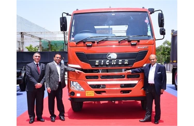 L-R: SS Gill, senior VP – HD, VECV; Mehul Dholakiya, director, Apco Motors; and Vinod Aggarwal, CEO, VECV, with the Eicher Pro 6037.