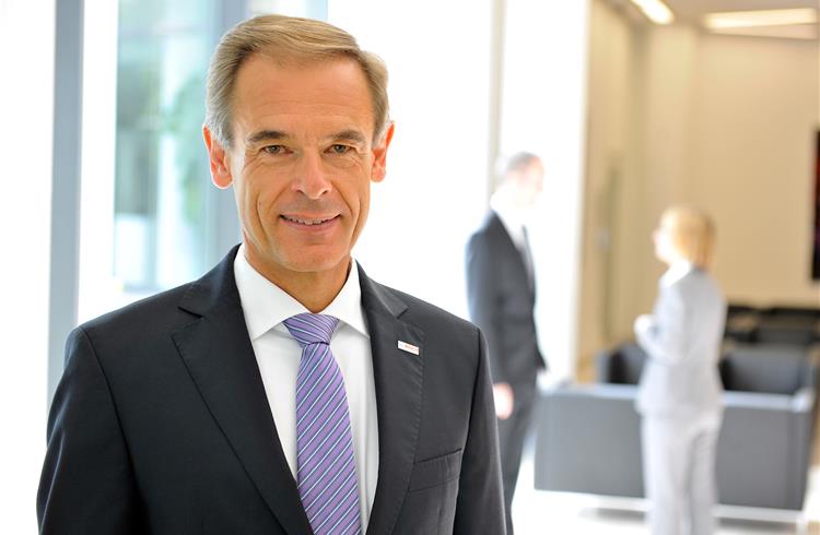 Dr Volkmar Denner: “A connected car drives more proactively than any person”