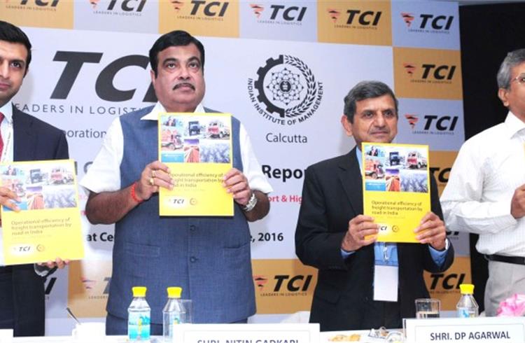 The union minister for Road Transport & Highways and Shipping, Nitin Gadkari (2nd left) at the launch of the 3rd edition of TCI–IIM study, in New Delhi on June 07, 2016. Image: PIB