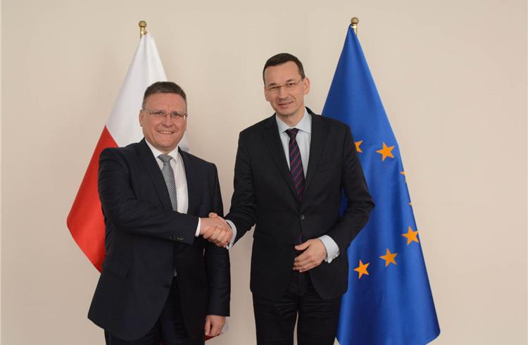 Frank Deib, Head of Production Powertrain Mercedes-Benz Cars and Site Manager Mercedes-Benz plant Untertürkheim, with Mateusz Morawiecki, Poland’s Economy Minister and Deputy Prime Minister.