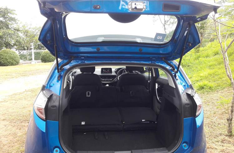 Luggage space is 350 litres (690 with the rear seat folded).