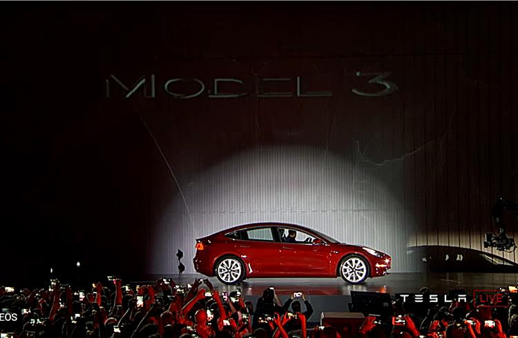 Tesla Model 3 handed over to first customer