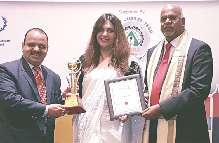 Priyanka Behera receiving Hall of Fame The Golden Globe Tigers Award  in individual CSR Category