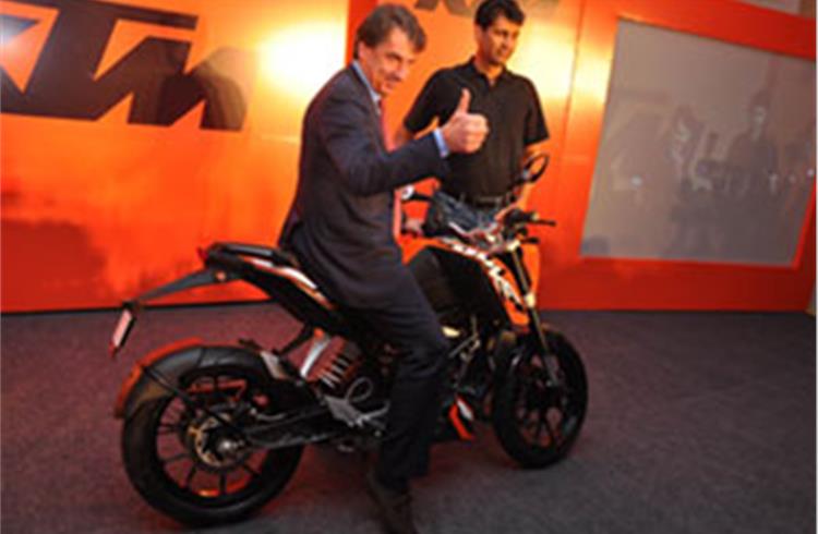KTM debuts in India with 200 Duke, 350cc to follow next year