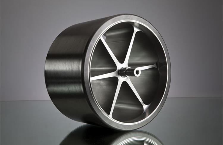 Torotrak’s Flybrid purely-mechanical hybridisation system solves the cost and weight issues associated with battery-electric hybrids. This is a carbon composite flywheel, which spins up to 60,000rpm.