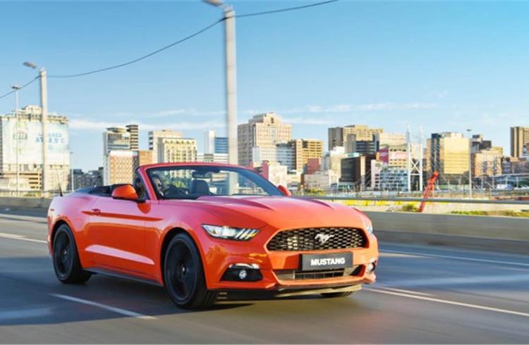 Ford sells over 100,000 Mustang Coupes in 2015